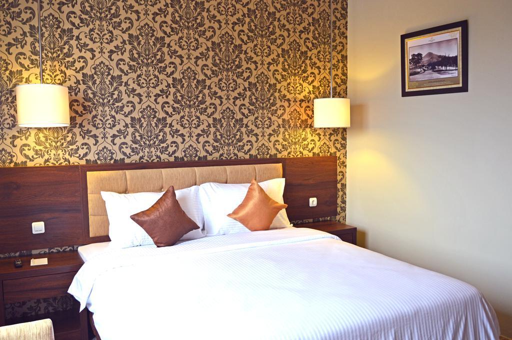 Hotel Safira Magelang Room photo