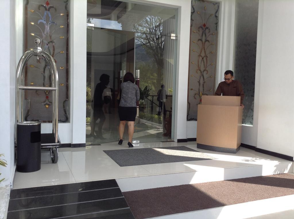 Hotel Safira Magelang Exterior photo