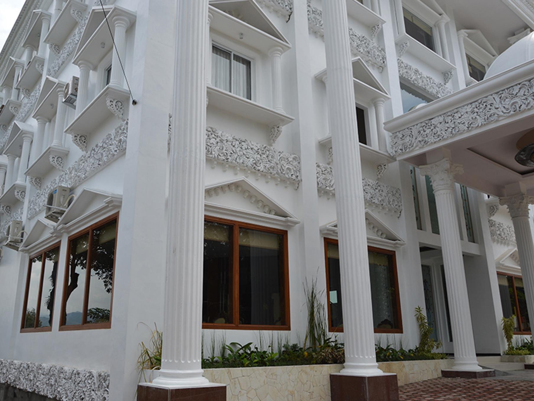 Hotel Safira Magelang Exterior photo
