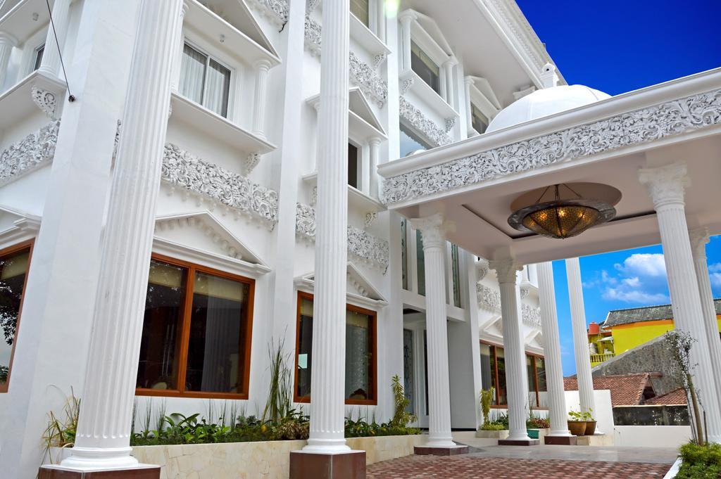 Hotel Safira Magelang Exterior photo