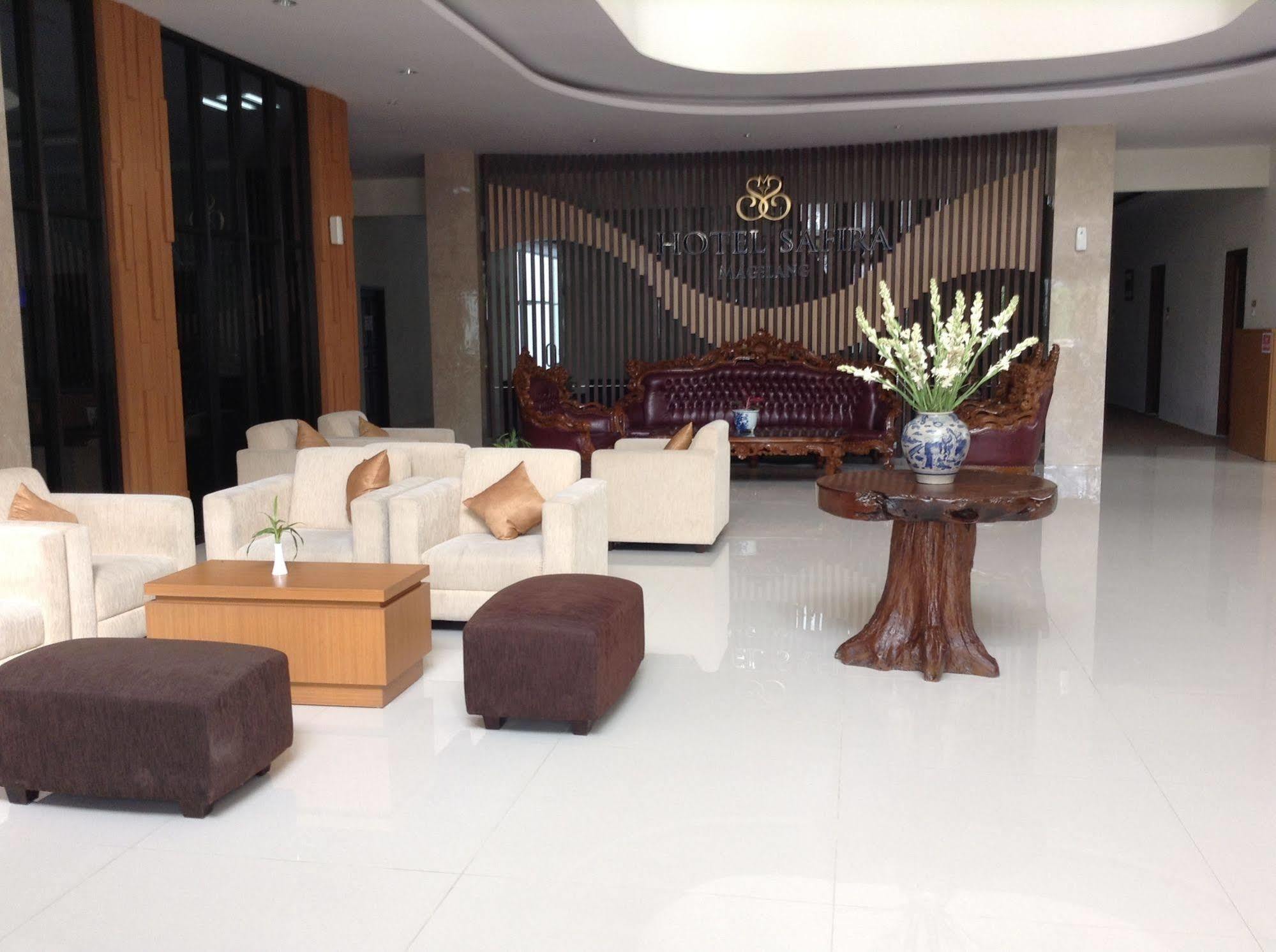 Hotel Safira Magelang Exterior photo